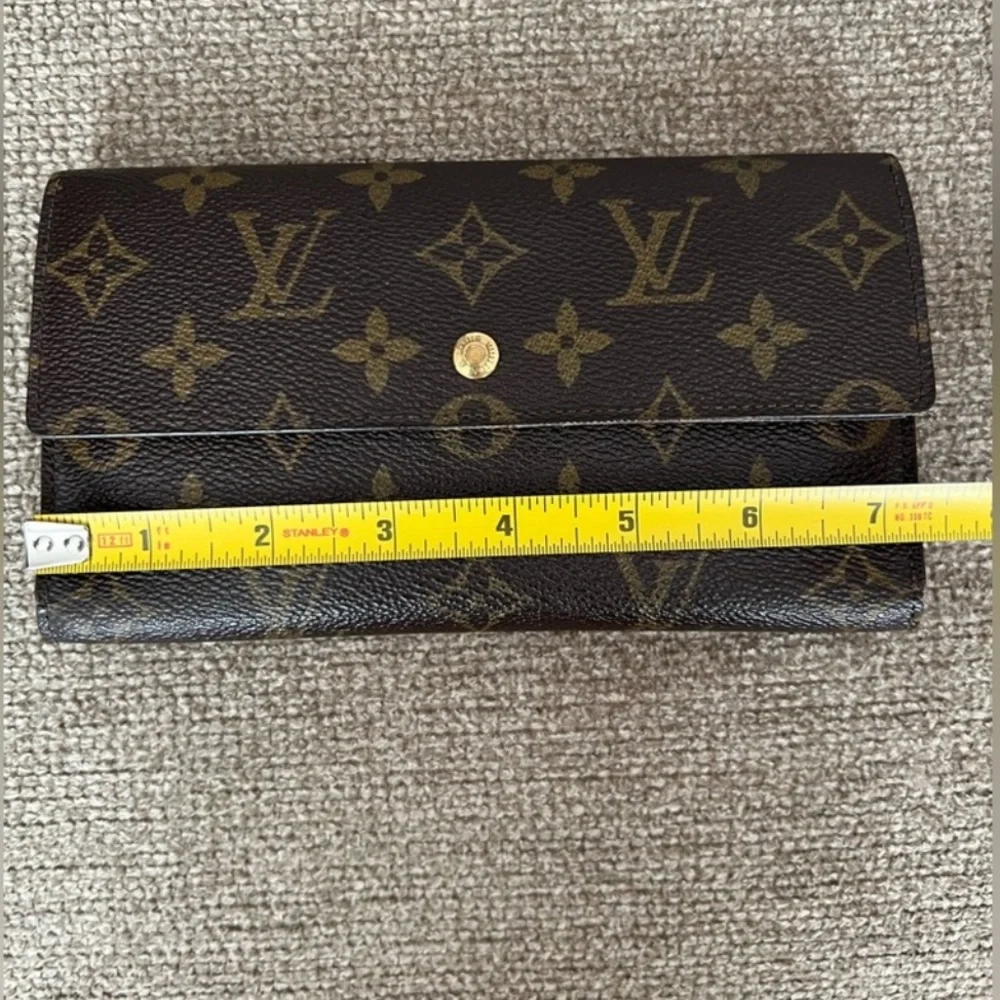 AUTHENTIC LV MONO SARAH WALLET - Picture 2 of 14